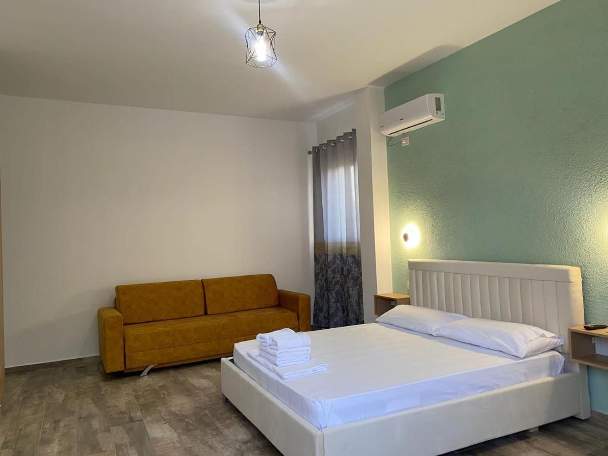 Gray&Oli Studios Vlore Luaran gambar