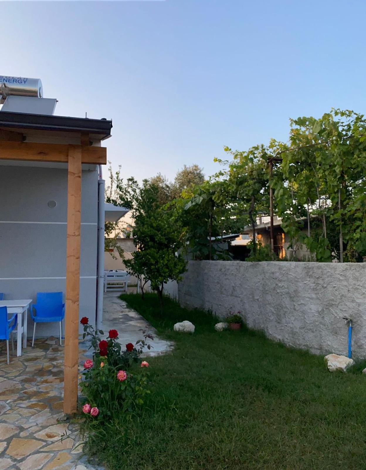 Gray&Oli Studios Vlore Luaran gambar