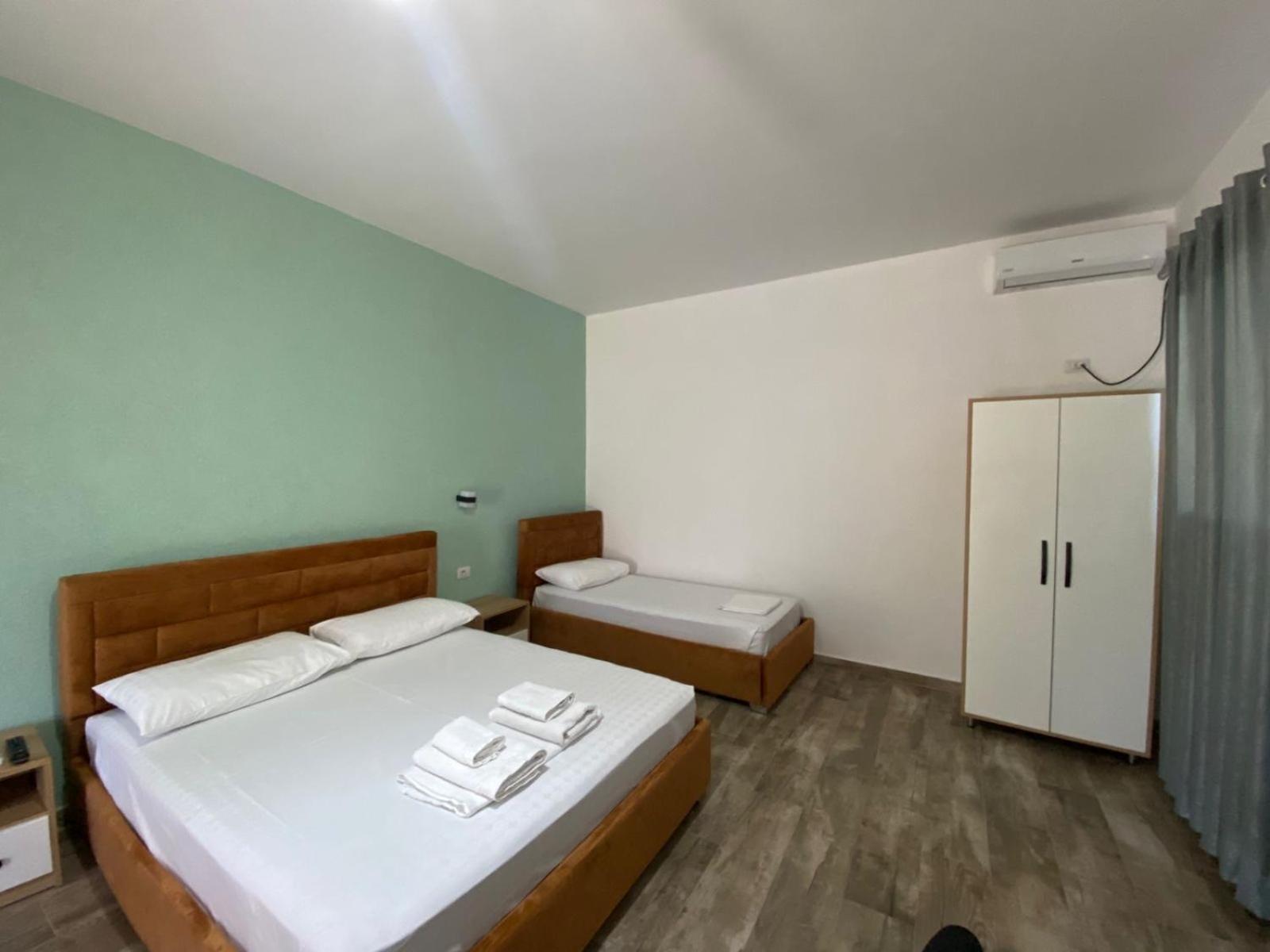 Gray&Oli Studios Vlore Luaran gambar