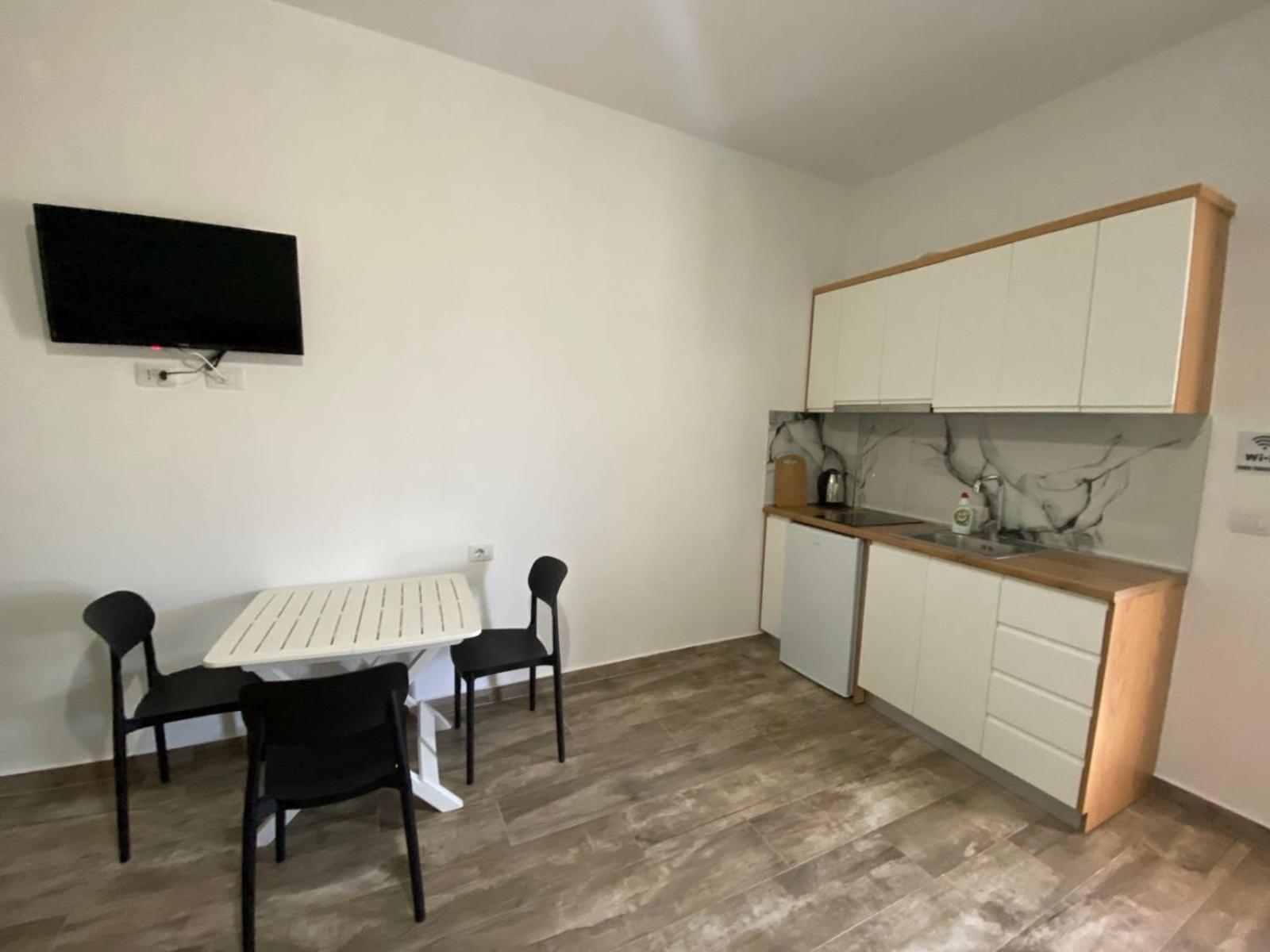 Gray&Oli Studios Vlore Luaran gambar