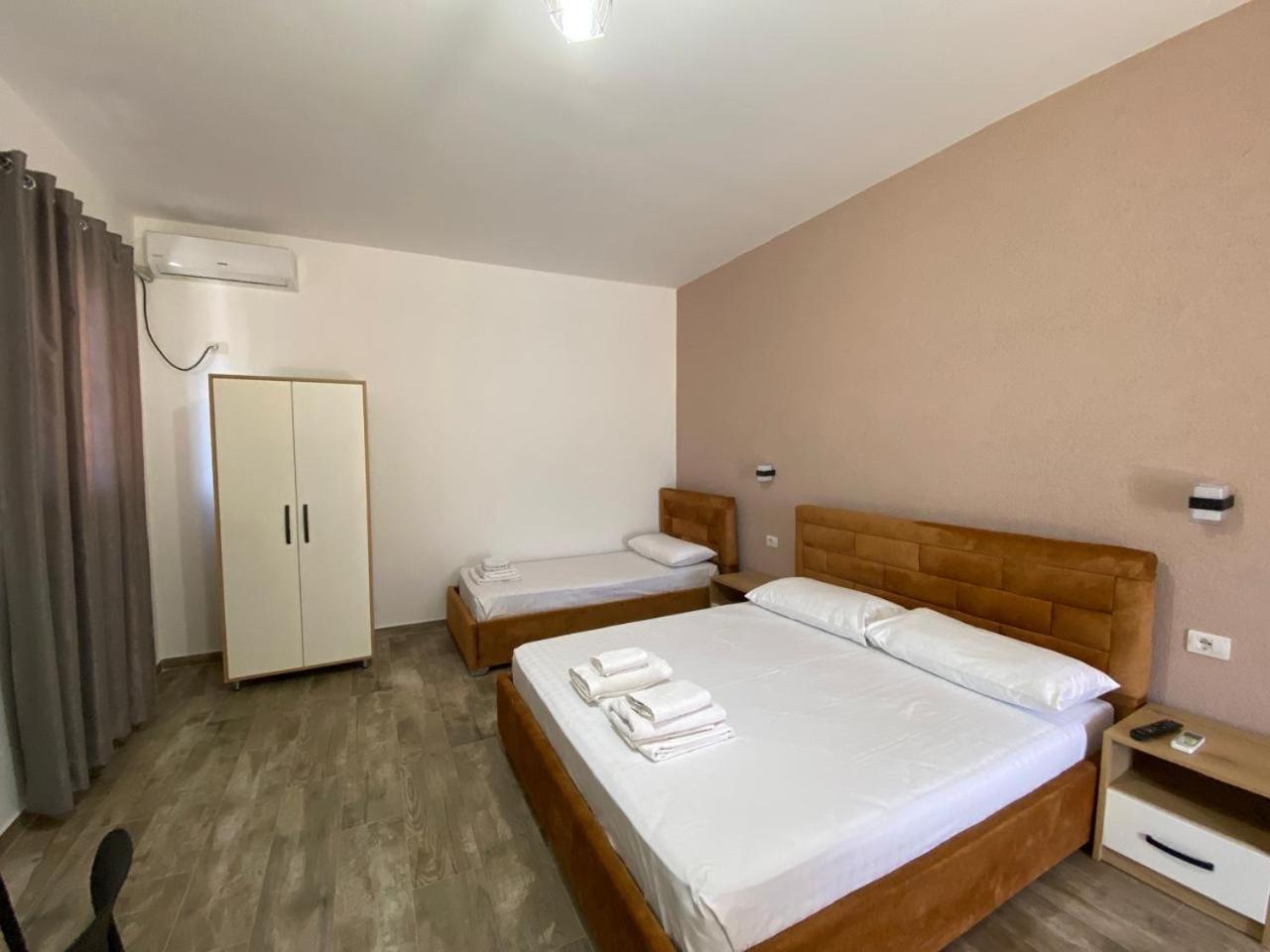 Gray&Oli Studios Vlore Luaran gambar